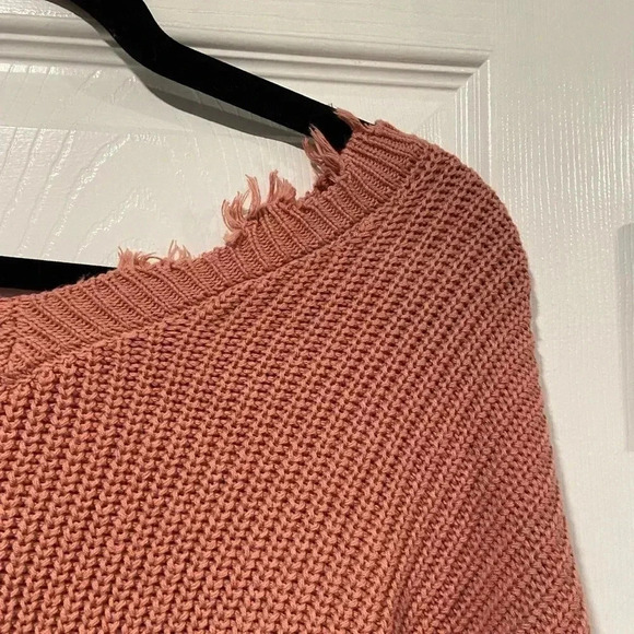 Jessica Simpson Blush Pink Distressed Cropped Knit V Neck Ribbed Sweater Size XS - Picture 4 of 11
